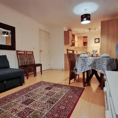 Entire Home In East London E3 Near Bromley By Bow Station